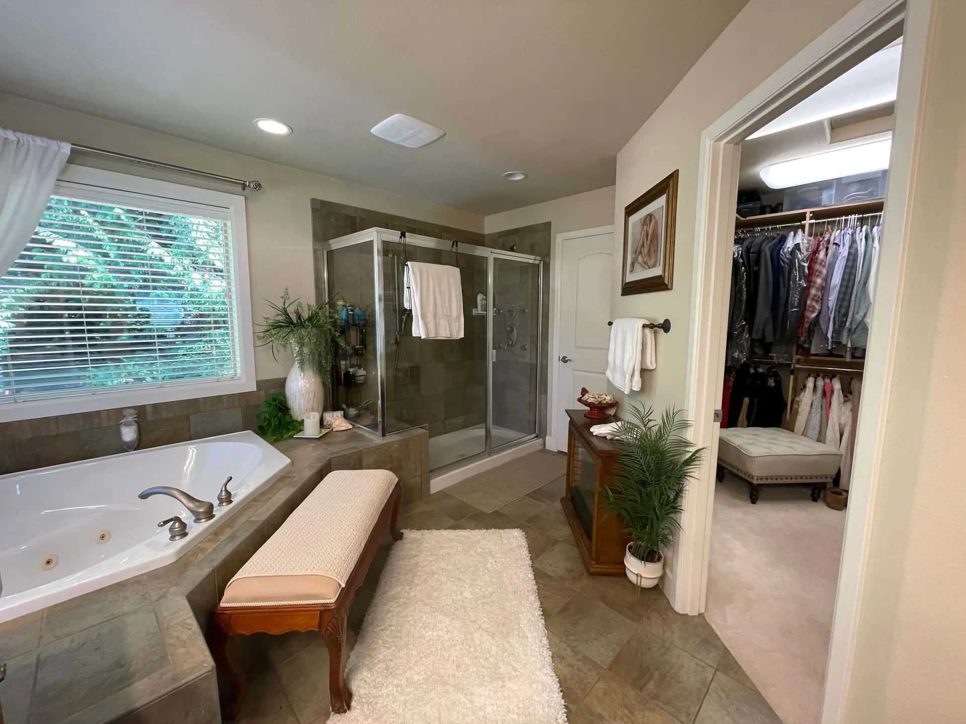 Bathroom before remodel in Seattle, Washington