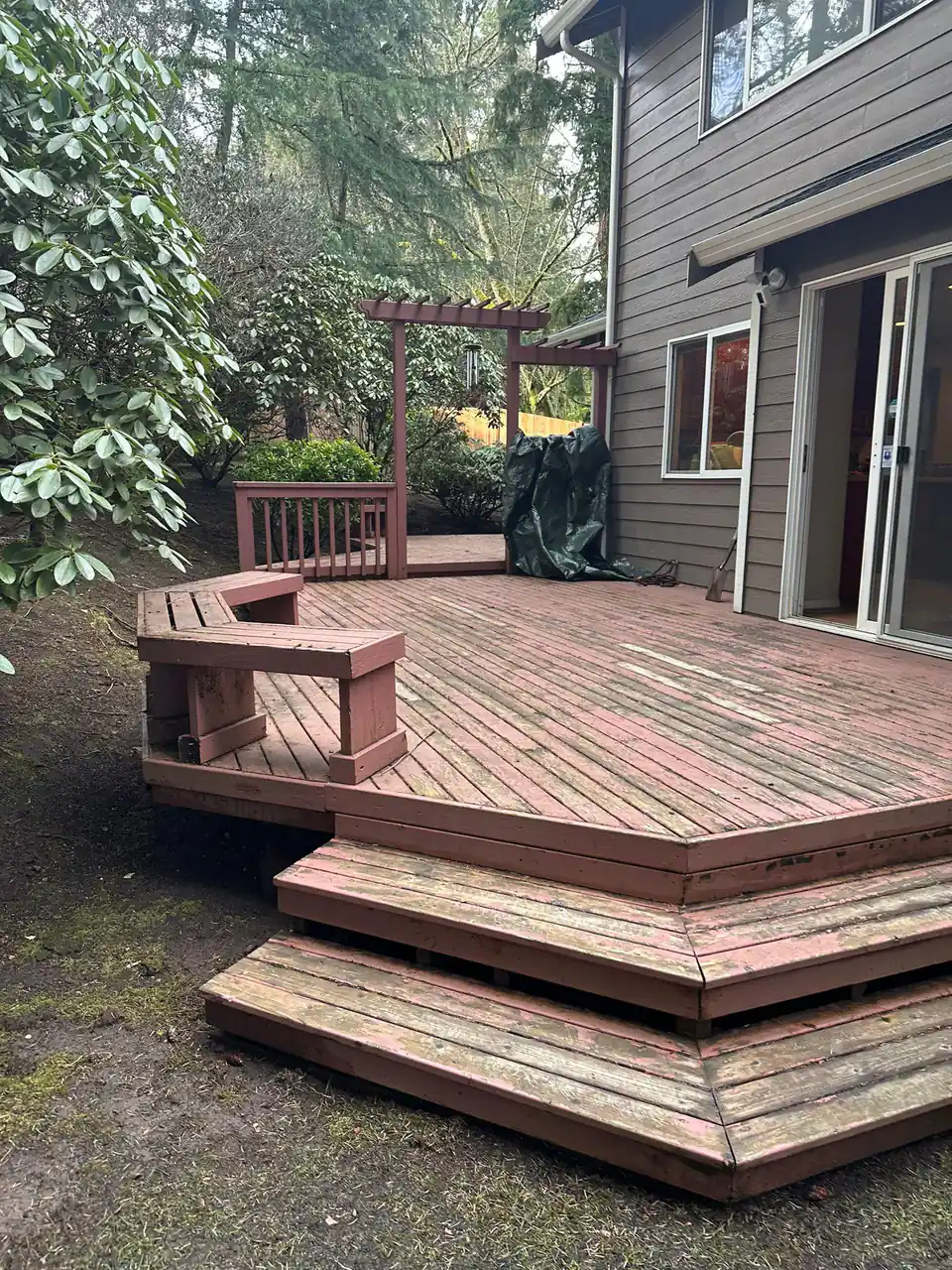 Deck Replacement Bellevue project photo 1 in Bellevue