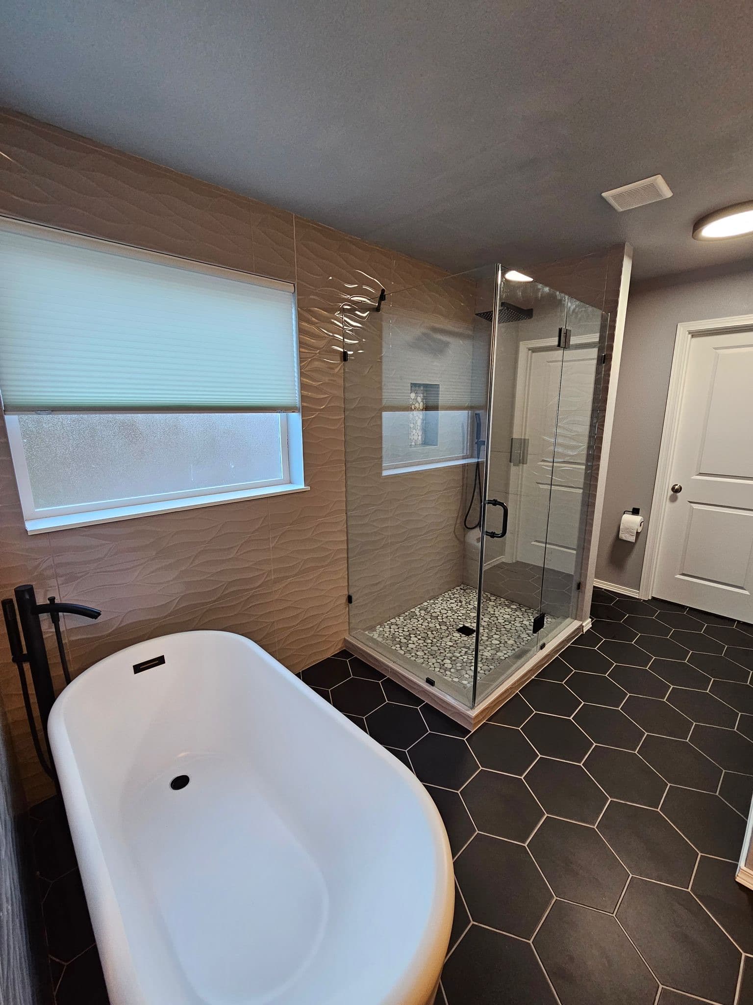 Bathroom Remodel Seattle Modern Design project photo 2 in Seattle