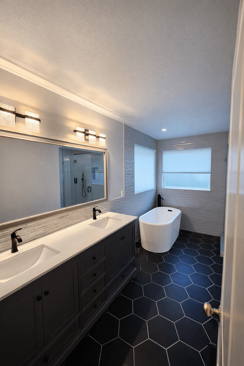 Bathroom Remodel Seattle Modern Design project photo 1 in Seattle