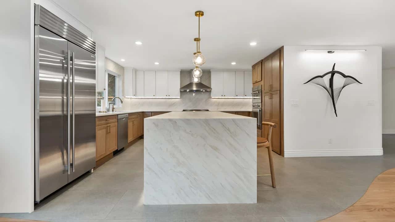 Mercer Island kitchen renovation with high-end finishes by local kitchen remodeler